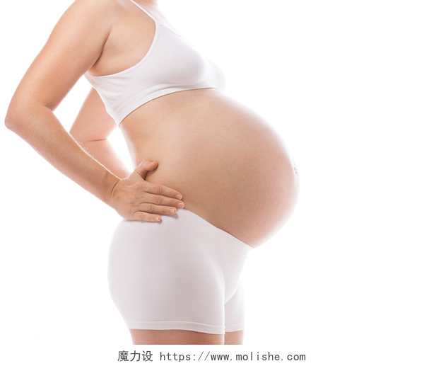 白色背景一位穿着白色衣服的孕妇怀孕